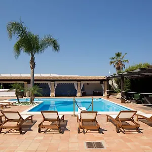 https://villa-carlo-resort.sicilyhotelsitaly.net
